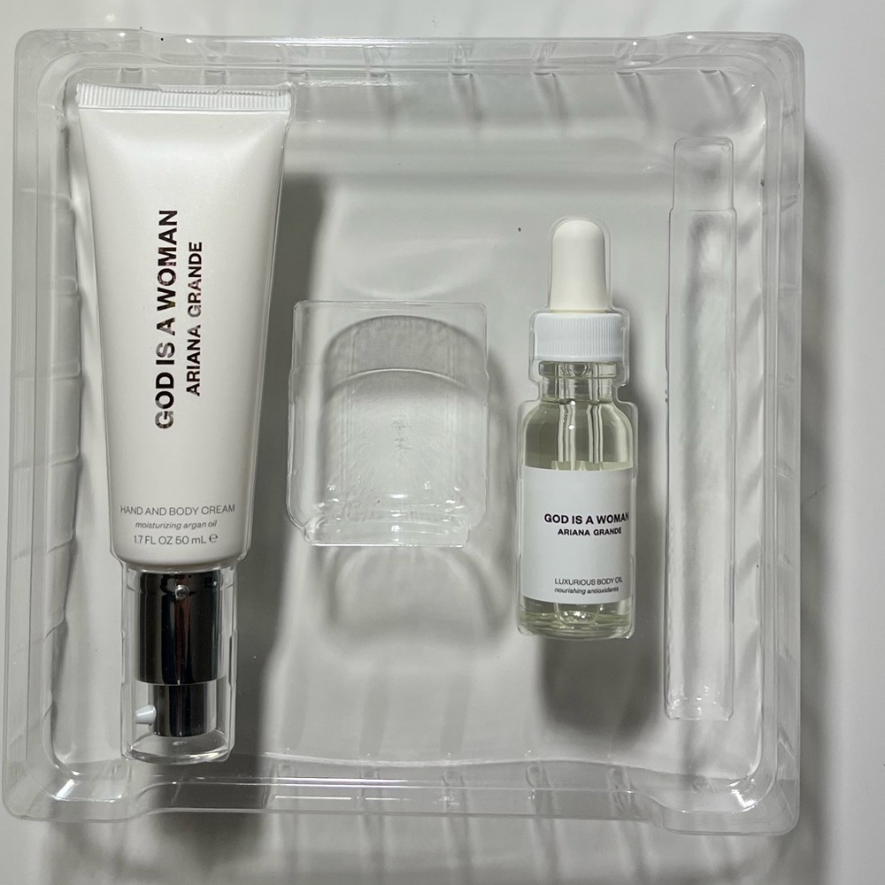 ARIANA GRANDE Lotion and Oil Set